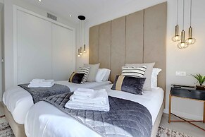 Modern Four Bedroom House With Golf Course Views