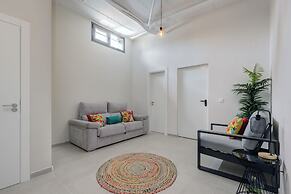 Modern Four Bedroom House With Golf Course Views