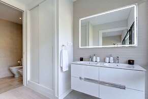 Modern Four Bedroom House With Golf Course Views