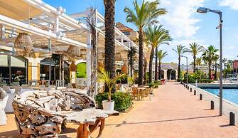 Modern Four Bedroom House With Golf Course Views