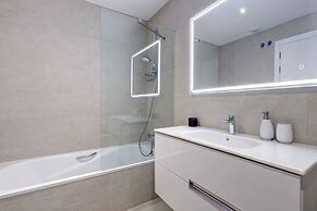 Modern Four Bedroom House With Golf Course Views