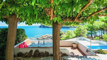 White Rock Villa With Breathtaking Views and Pool