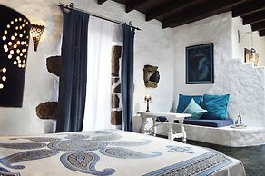 Stylish Getaway With Secluded Patio in Lava Finca