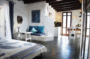 Stylish Getaway With Secluded Patio in Lava Finca