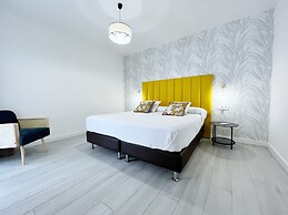 Superior Apartment Sleeps 2 With Pool