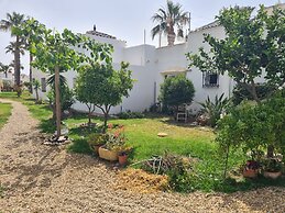 As055 Cosy 2 Bedroom, in the Green Palm Tree Oasis