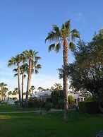 As055 Cosy 2 Bedroom, in the Green Palm Tree Oasis