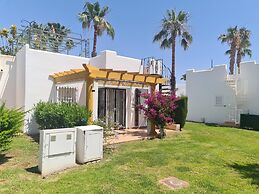 As055 Cosy 2 Bedroom, in the Green Palm Tree Oasis