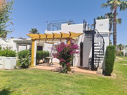 As055 Cosy 2 Bedroom, in the Green Palm Tree Oasis