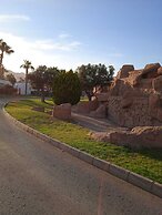 As055 Cosy 2 Bedroom, in the Green Palm Tree Oasis