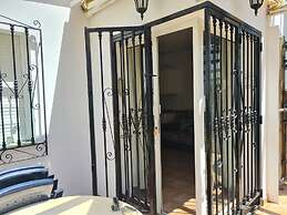 As055 Cosy 2 Bedroom, in the Green Palm Tree Oasis