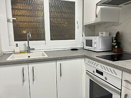 Charming Apartment up to 4 Persons 3 min to Metro