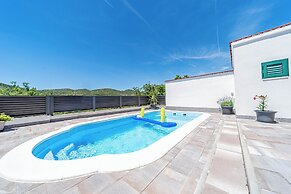 Holiday Home Luce with Pool