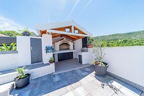 Holiday Home Luce with Pool