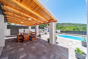 Holiday Home Luce with Pool