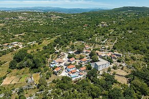 Holiday Home Luce with Pool