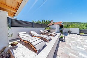 Holiday Home Luce with Pool