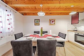 Holiday Home Luce with Pool