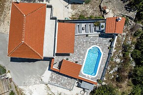 Holiday Home Luce with Pool