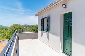 Holiday Home Luce with Pool