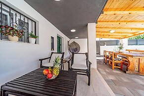 Holiday Home Luce with Pool