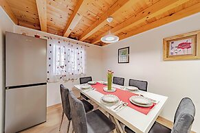 Holiday Home Luce with Pool