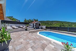 Holiday Home Luce with Pool