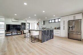 Lakefront Lynnwood Home w/ Balconies & Shared Dock