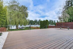 Lakefront Lynnwood Home w/ Balconies & Shared Dock