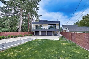 Lakefront Lynnwood Home w/ Balconies & Shared Dock
