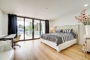 Lakefront Lynnwood Home w/ Balconies & Shared Dock