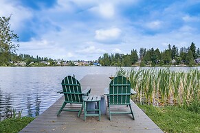 Lakefront Lynnwood Home w/ Balconies & Shared Dock