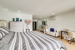 Lakefront Lynnwood Home w/ Balconies & Shared Dock