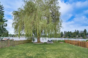 Lakefront Lynnwood Home w/ Balconies & Shared Dock