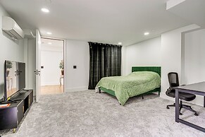 Lakefront Lynnwood Home w/ Balconies & Shared Dock