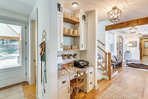 Lakefront Hiawassee Gem: Boat Dock w/ Rooftop Deck