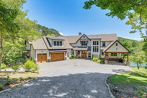 Lakefront Hiawassee Gem: Boat Dock w/ Rooftop Deck