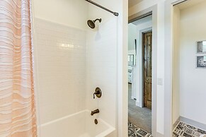 Lakefront Hiawassee Gem: Boat Dock w/ Rooftop Deck