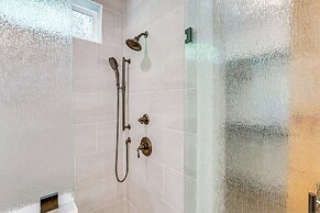 Lakefront Hiawassee Gem: Boat Dock w/ Rooftop Deck