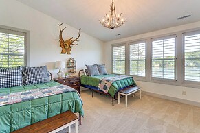 Lakefront Hiawassee Gem: Boat Dock w/ Rooftop Deck