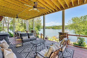 Lakefront Hiawassee Gem: Boat Dock w/ Rooftop Deck