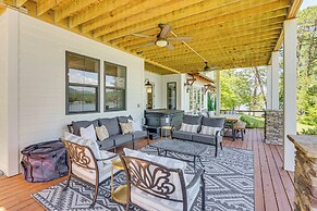 Lakefront Hiawassee Gem: Boat Dock w/ Rooftop Deck
