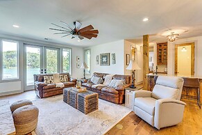 Lakefront Hiawassee Gem: Boat Dock w/ Rooftop Deck