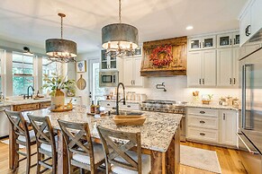 Lakefront Hiawassee Gem: Boat Dock w/ Rooftop Deck