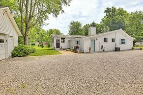 Charming Family Home in Lake Milton w/ Hot Tub!