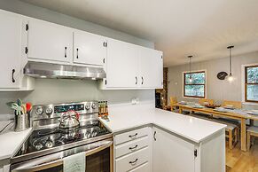 Maggie Valley Cottage w/ Hot Tub & Creek View!