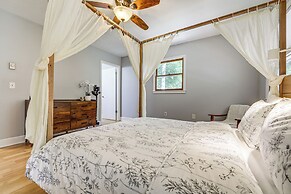 Maggie Valley Cottage w/ Hot Tub & Creek View!