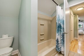 Maggie Valley Cottage w/ Hot Tub & Creek View!