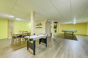 Maggie Valley Cottage w/ Hot Tub & Creek View!