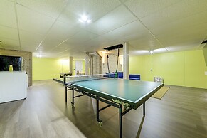 Maggie Valley Cottage w/ Hot Tub & Creek View!